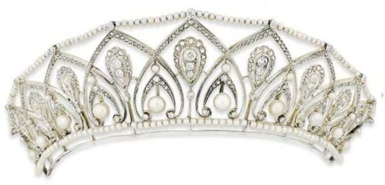 Antique Crowns 9.45 Carat Rose Cut Diamond & 25 Carat Pearl 70.17 Gms 925 Sterling Silver
