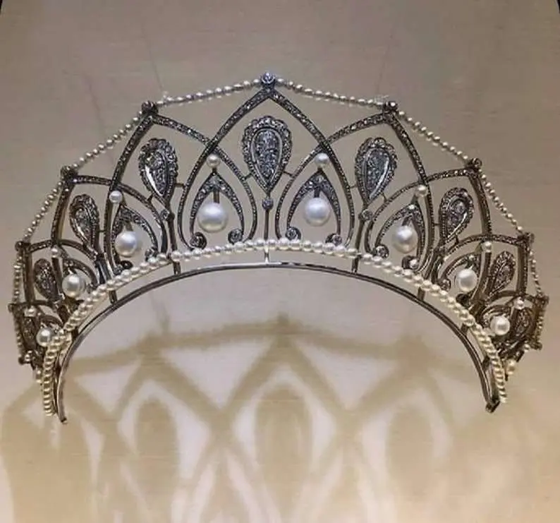 Queen Crown 10 Carat Rose Cut Diamond & 36 Carat Pearl 60 Gms 925 Sterling Silver