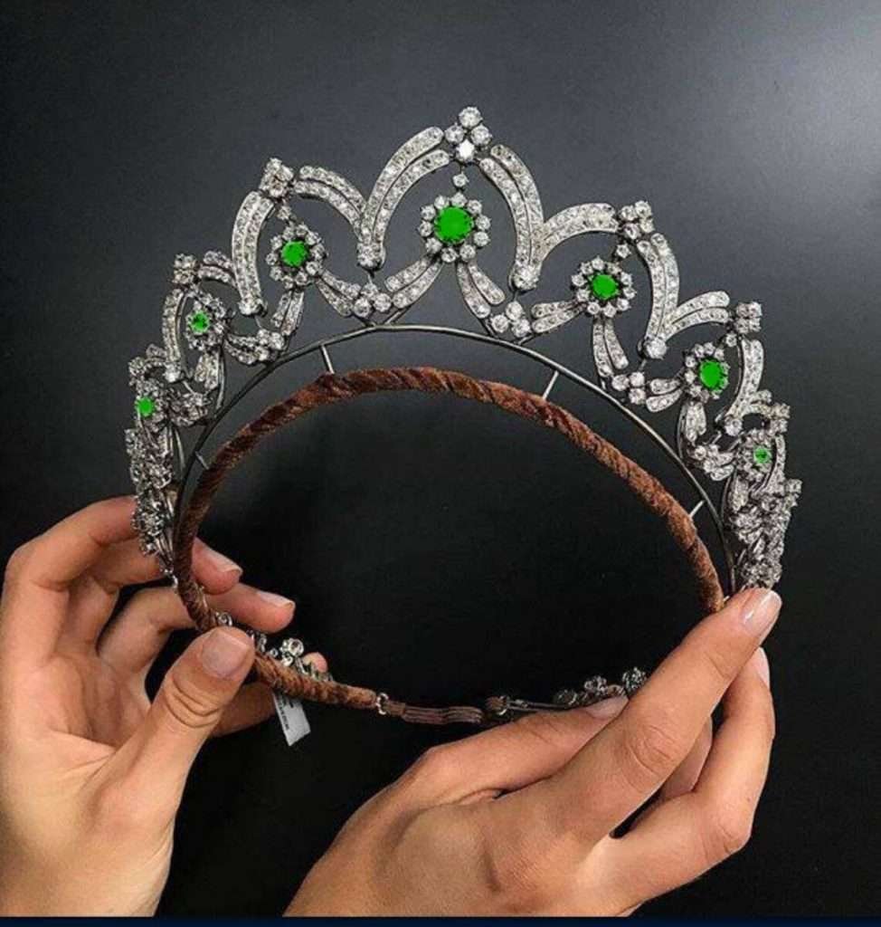 wedding Crown 36.12 Carat Rose Cut Diamond & Emerald 79.8 Gms 925 Sterling Silver