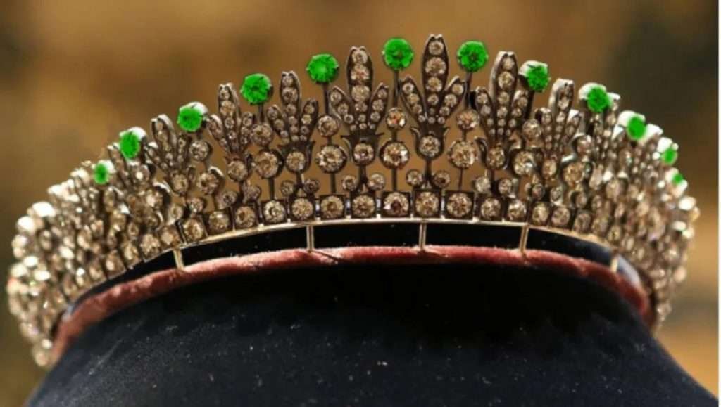 wedding Crown 40.12 Carat Rose Cut Diamond & Emerald 79.8 Gms 925 Sterling Silver