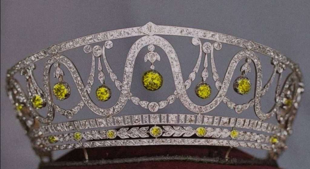 wedding Crown 42.5 Carat Rose Cut Diamond & yellow sapphire 119.8 Gms 925 Sterling Silver